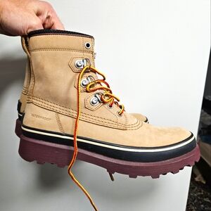 NWOT Sorel waterproof winter boots